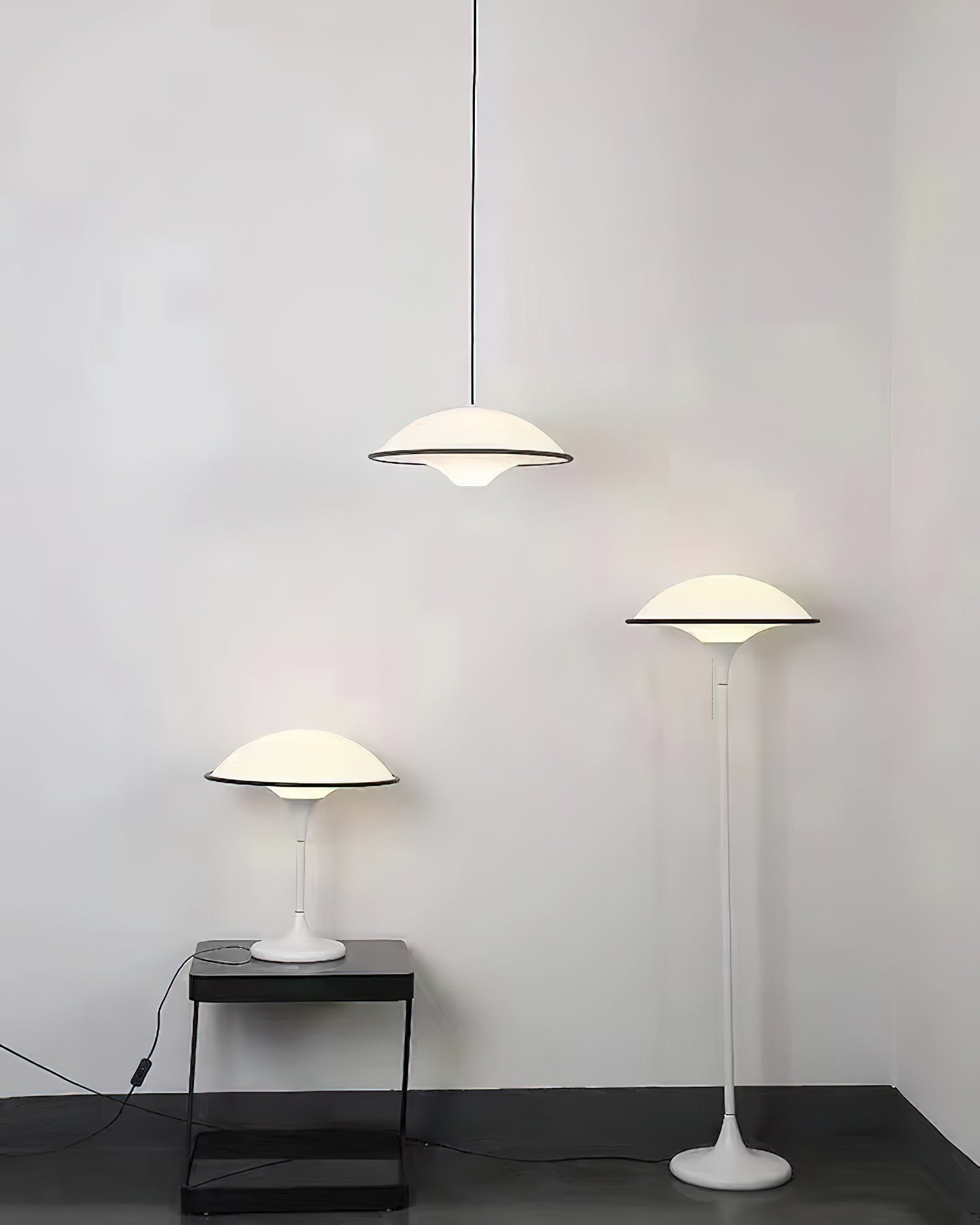 ArtistryGlow Table Lamp - Elegant Table Lamp for Atmospheric Lighting