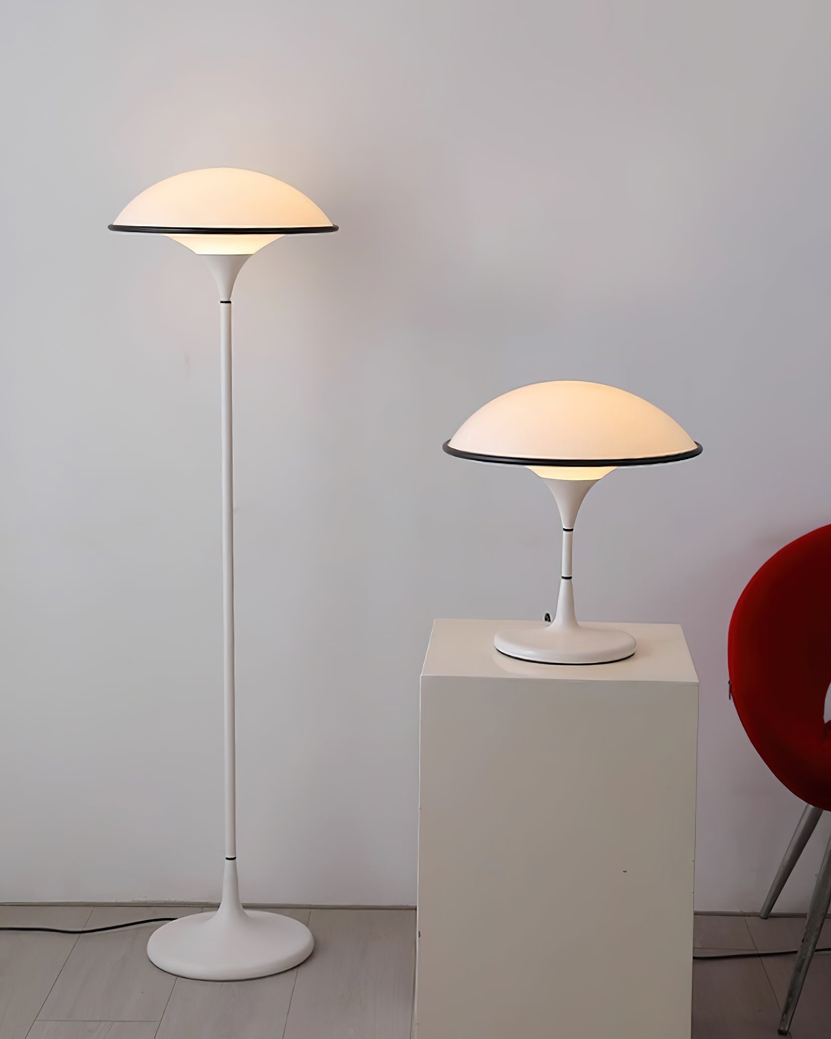 ArtistryGlow Table Lamp - Elegant Table Lamp for Atmospheric Lighting