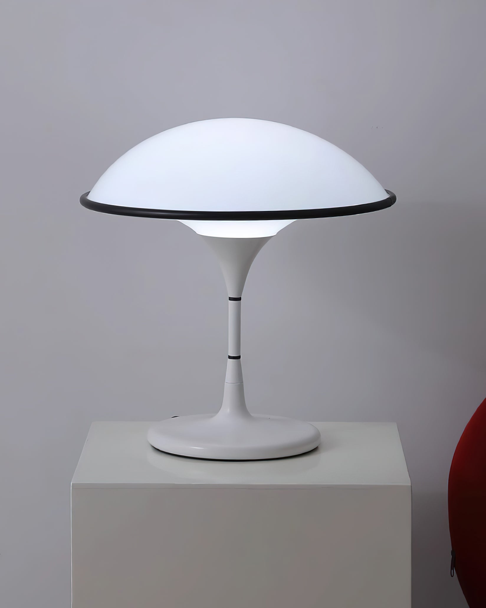 ArtistryGlow Table Lamp - Elegant Table Lamp for Atmospheric Lighting