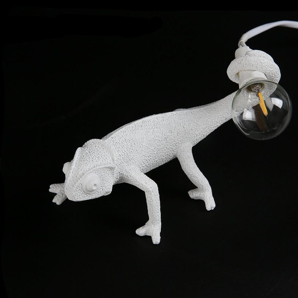 Resin Salamander Table Lamp - Elegant Resin Lizard Table Lamp for Modern Interiors