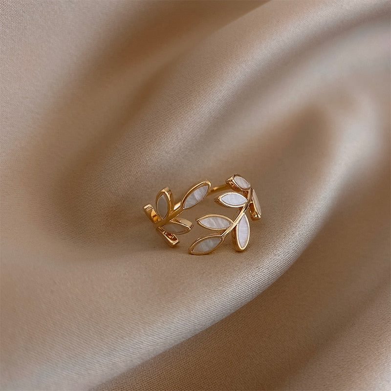 Gold Leaf Ring - Amarille Elegance