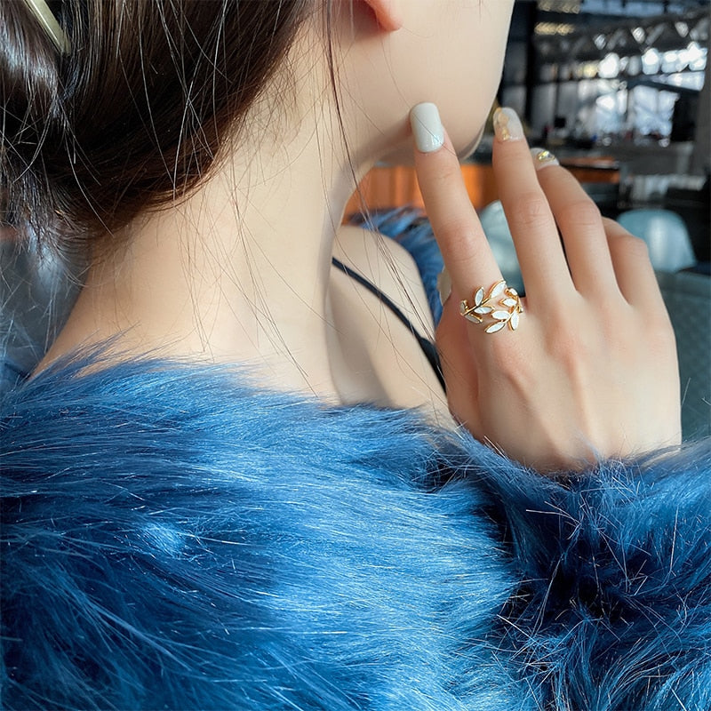 Gold Leaf Ring - Amarille Elegance