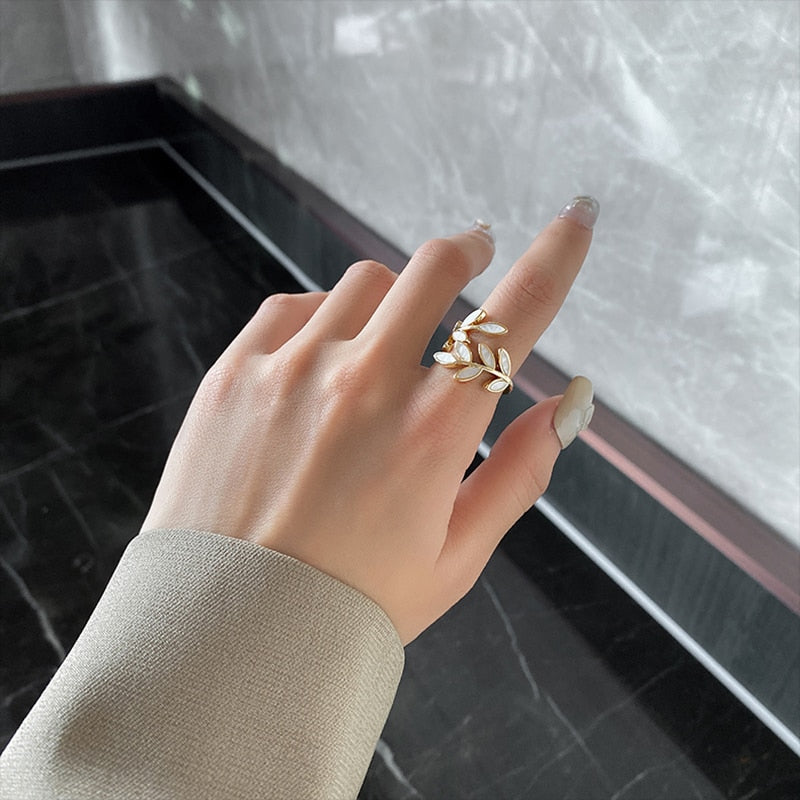 Gold Leaf Ring - Amarille Elegance