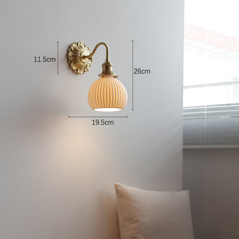 Timeless Elegance - Luxurious Brass Wall Lamp for Stylish Interiors