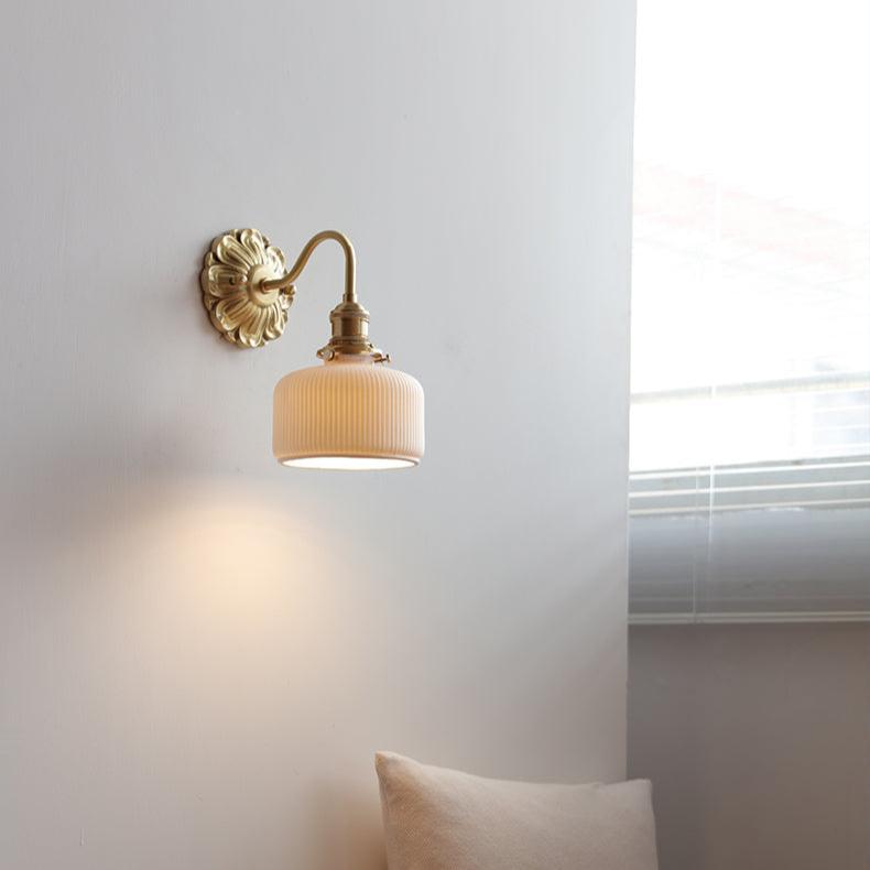 Timeless Elegance - Luxurious Brass Wall Lamp for Stylish Interiors