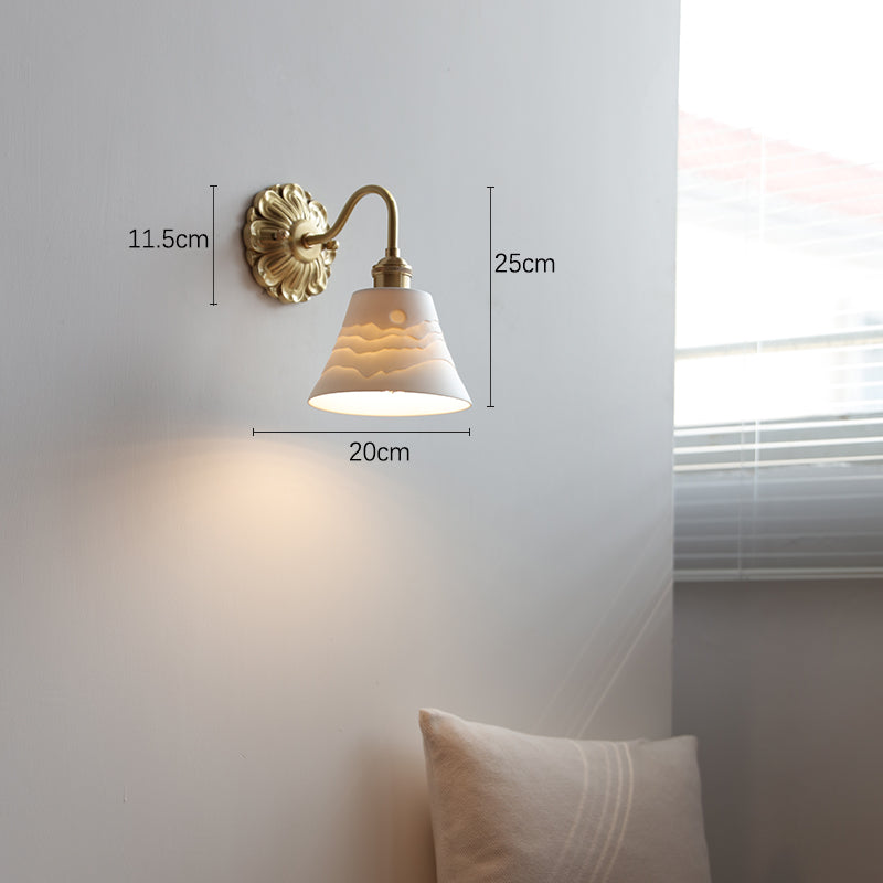 Timeless Elegance - Luxurious Brass Wall Lamp for Stylish Interiors