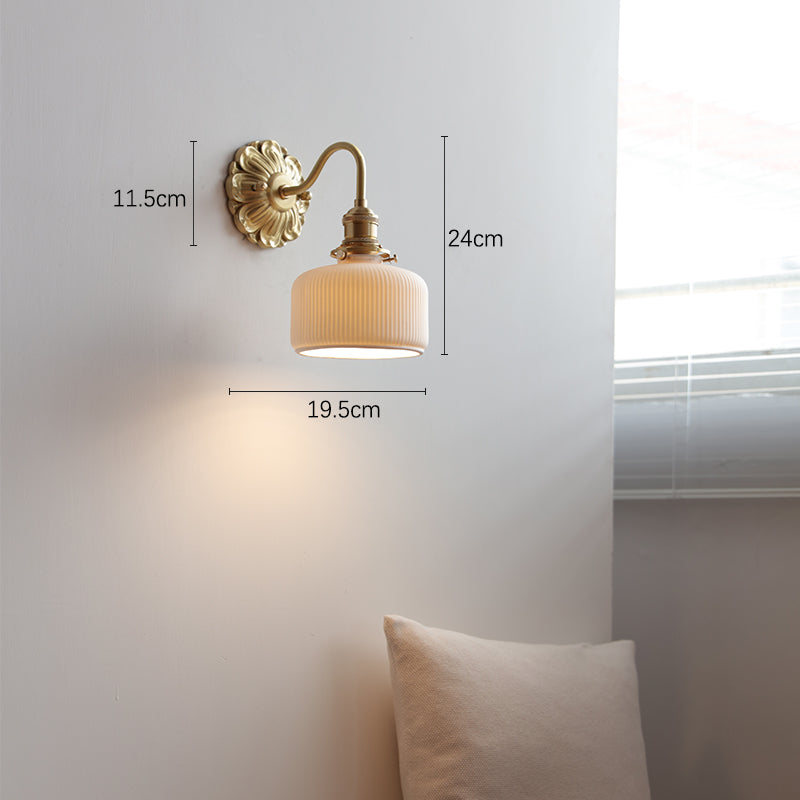 Timeless Elegance - Luxurious Brass Wall Lamp for Stylish Interiors