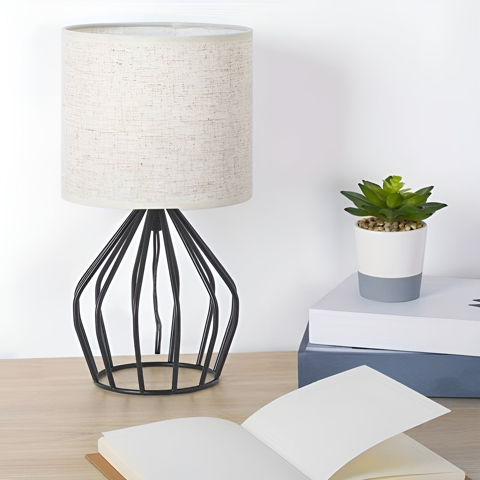 Elegant Desk Lamp with Linen Shade and Metal Base – Perfect Lighting