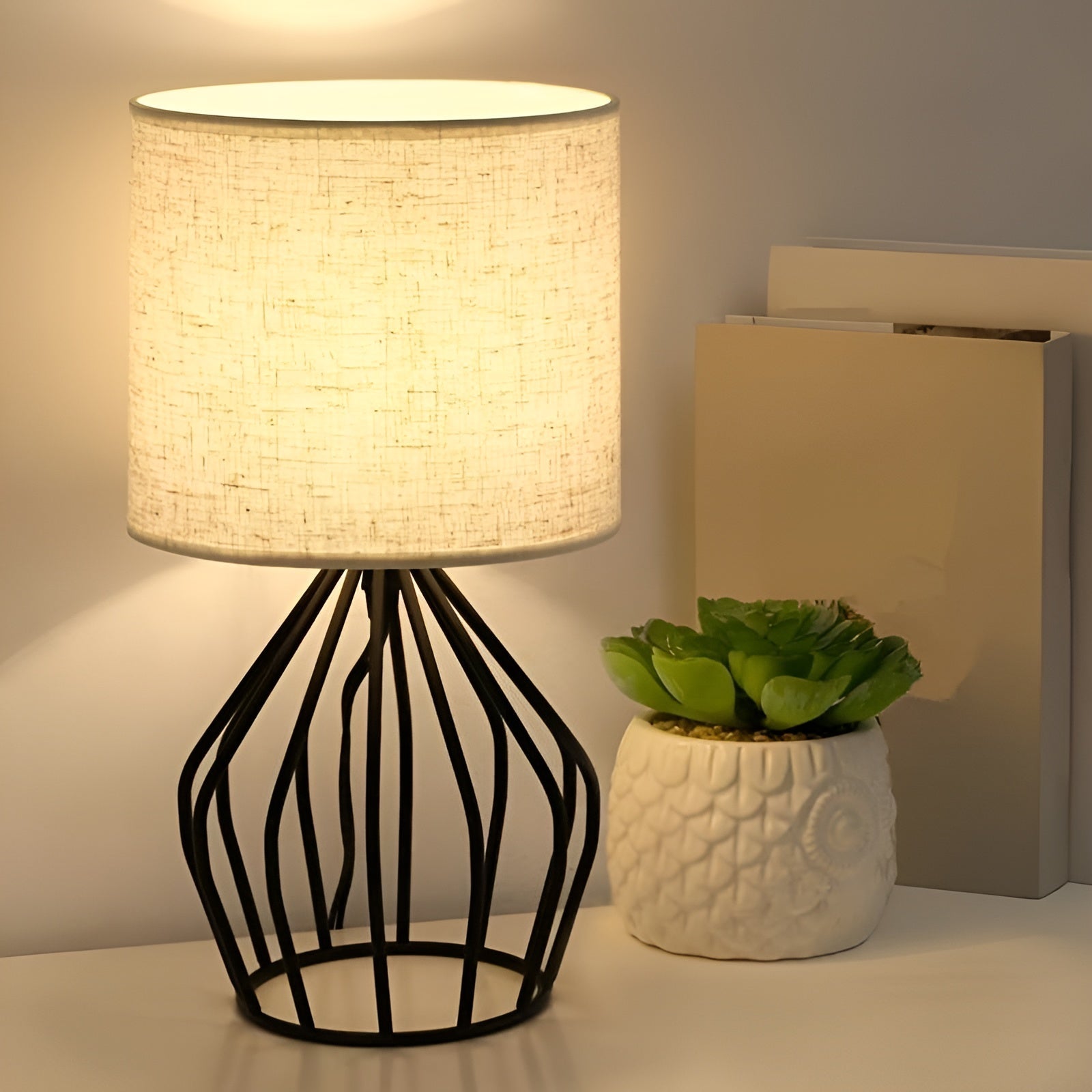 Elegant Desk Lamp with Linen Shade and Metal Base – Perfect Lighting