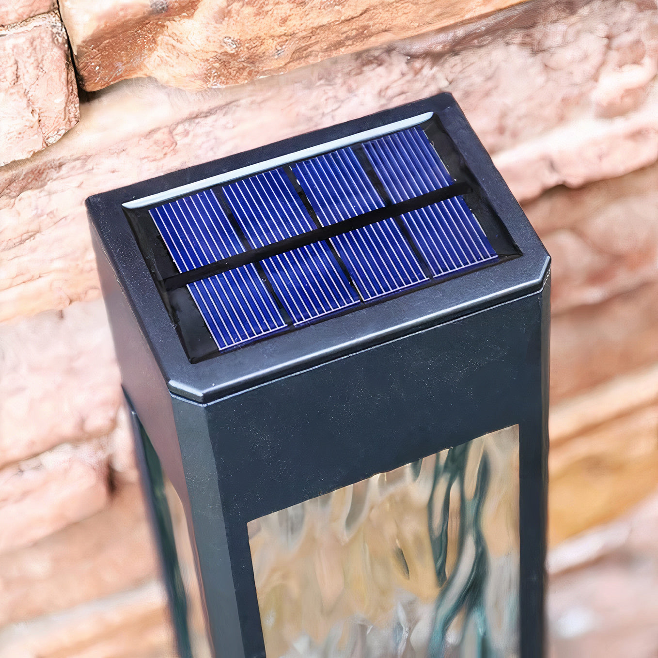 Lumaris Light – Stylish Solar Outdoor Lamp for Garden and Driveway