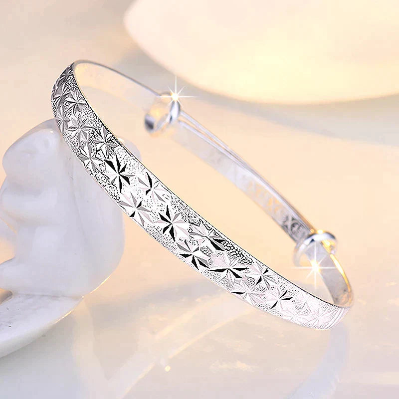 Captivating Star-Shaped Silver Bracelet for a Radiant Look