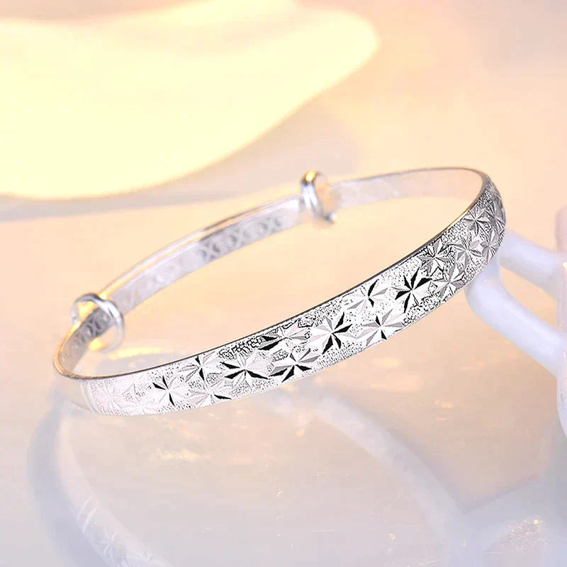 Captivating Star-Shaped Silver Bracelet for a Radiant Look