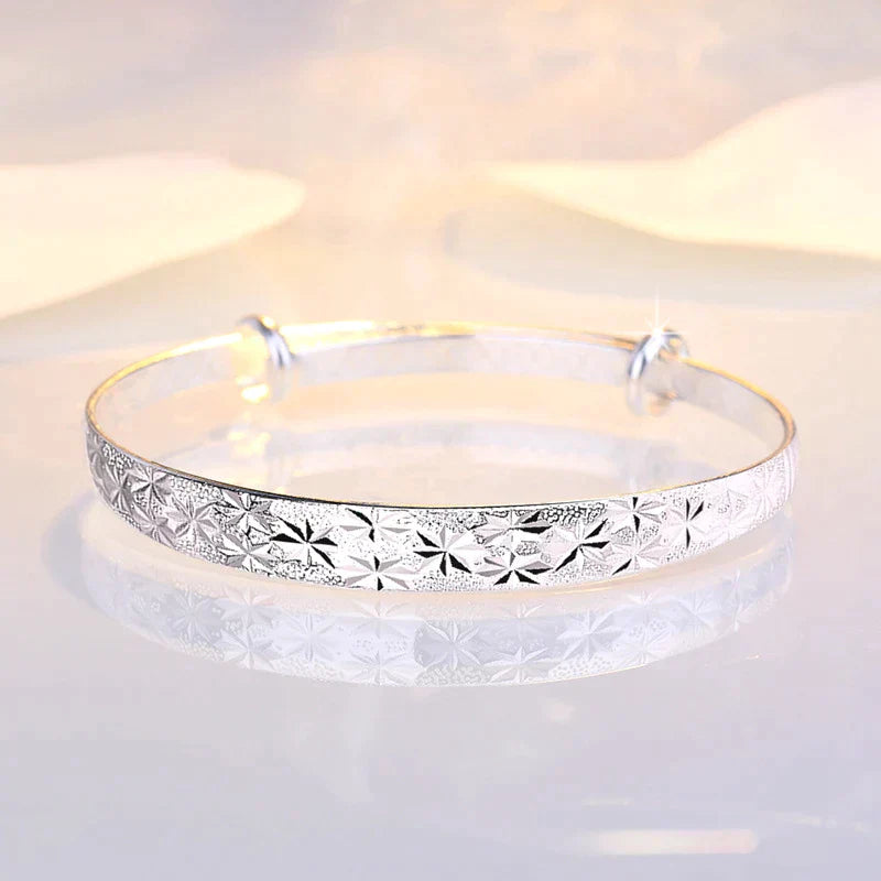 Captivating Star-Shaped Silver Bracelet for a Radiant Look