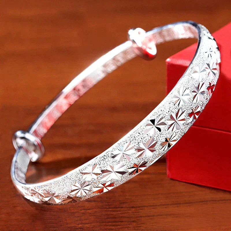 Captivating Star-Shaped Silver Bracelet for a Radiant Look