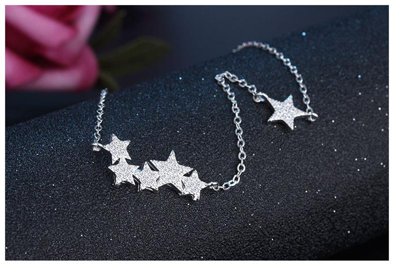 StarGleam Necklace - Stylish Silver Star Wreath