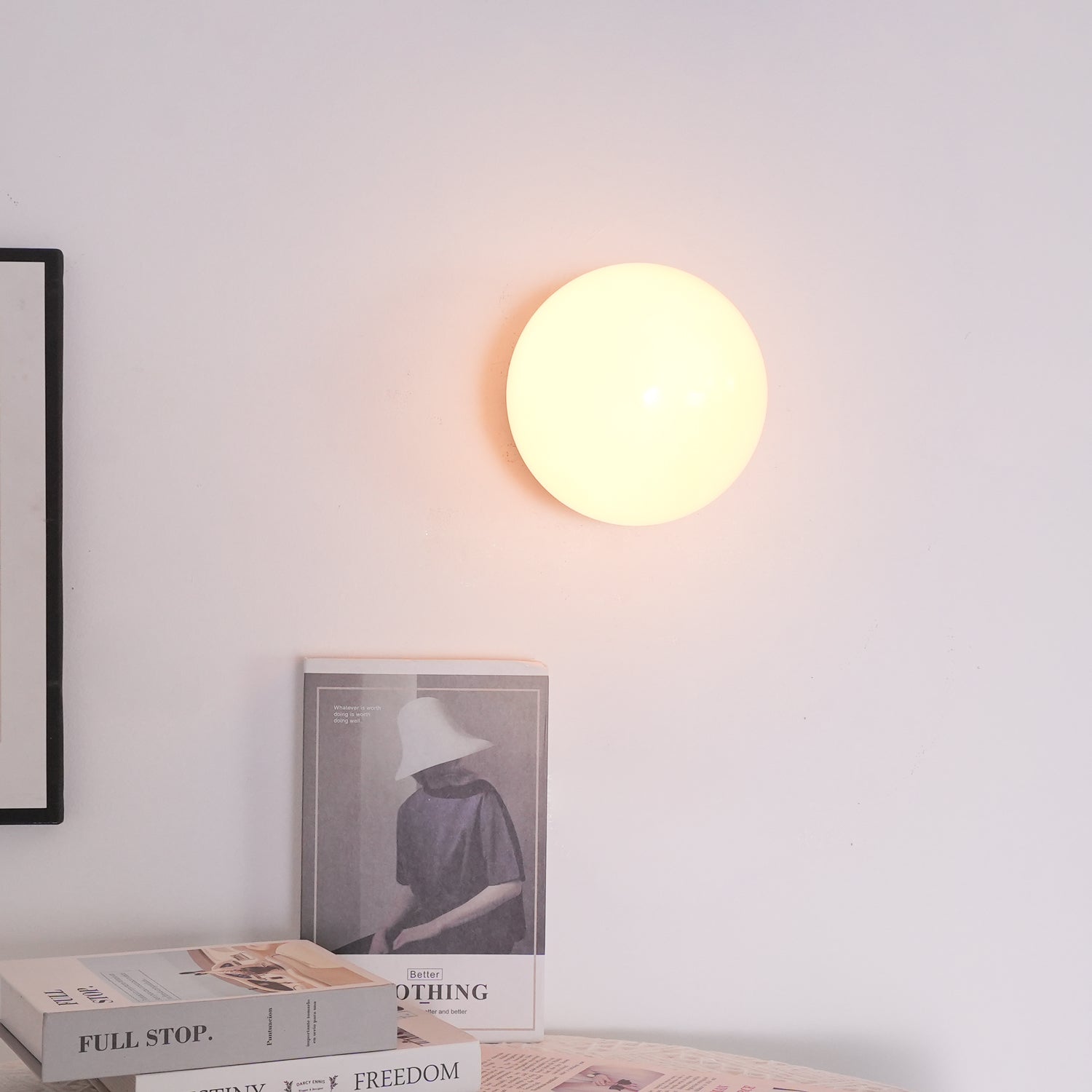ChicGlow - Elegant Pink Glass Lamp for Stylish Homes