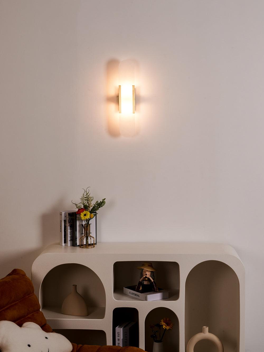 Elegant Melange - Handgjord Alabaster Vägglampa