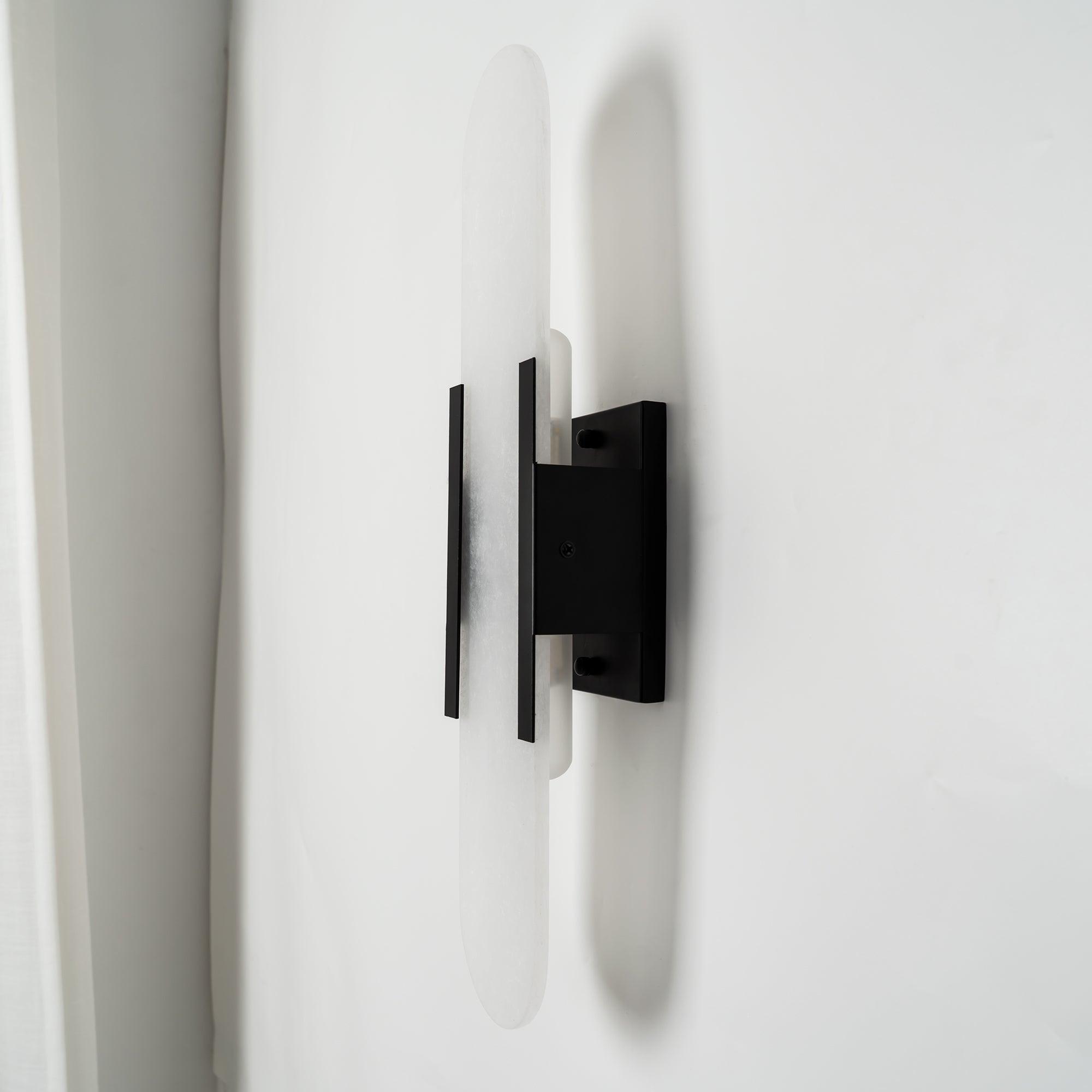 Elegant Melange - Handgjord Alabaster Vägglampa