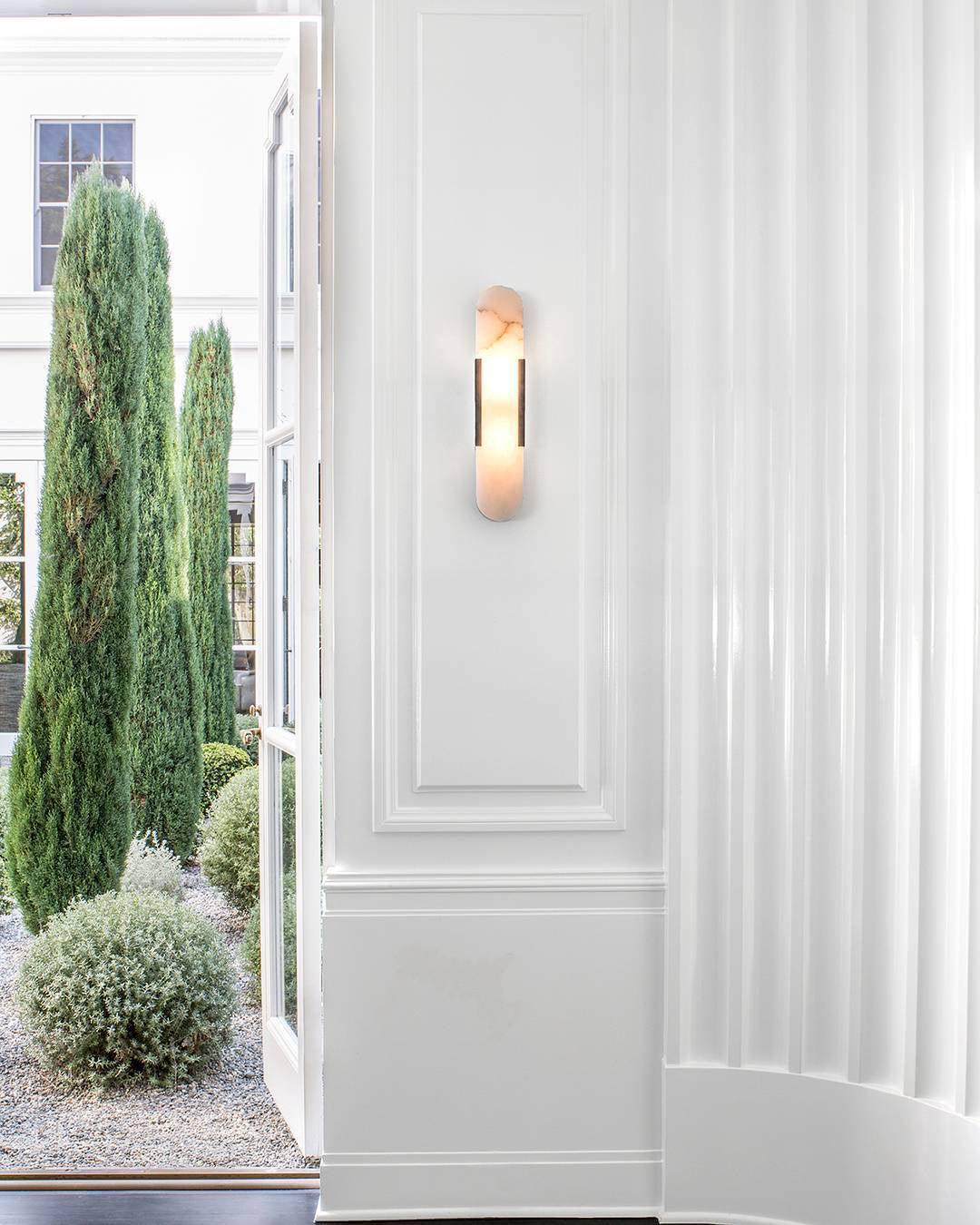 Elegant Melange - Handgjord Alabaster Vägglampa