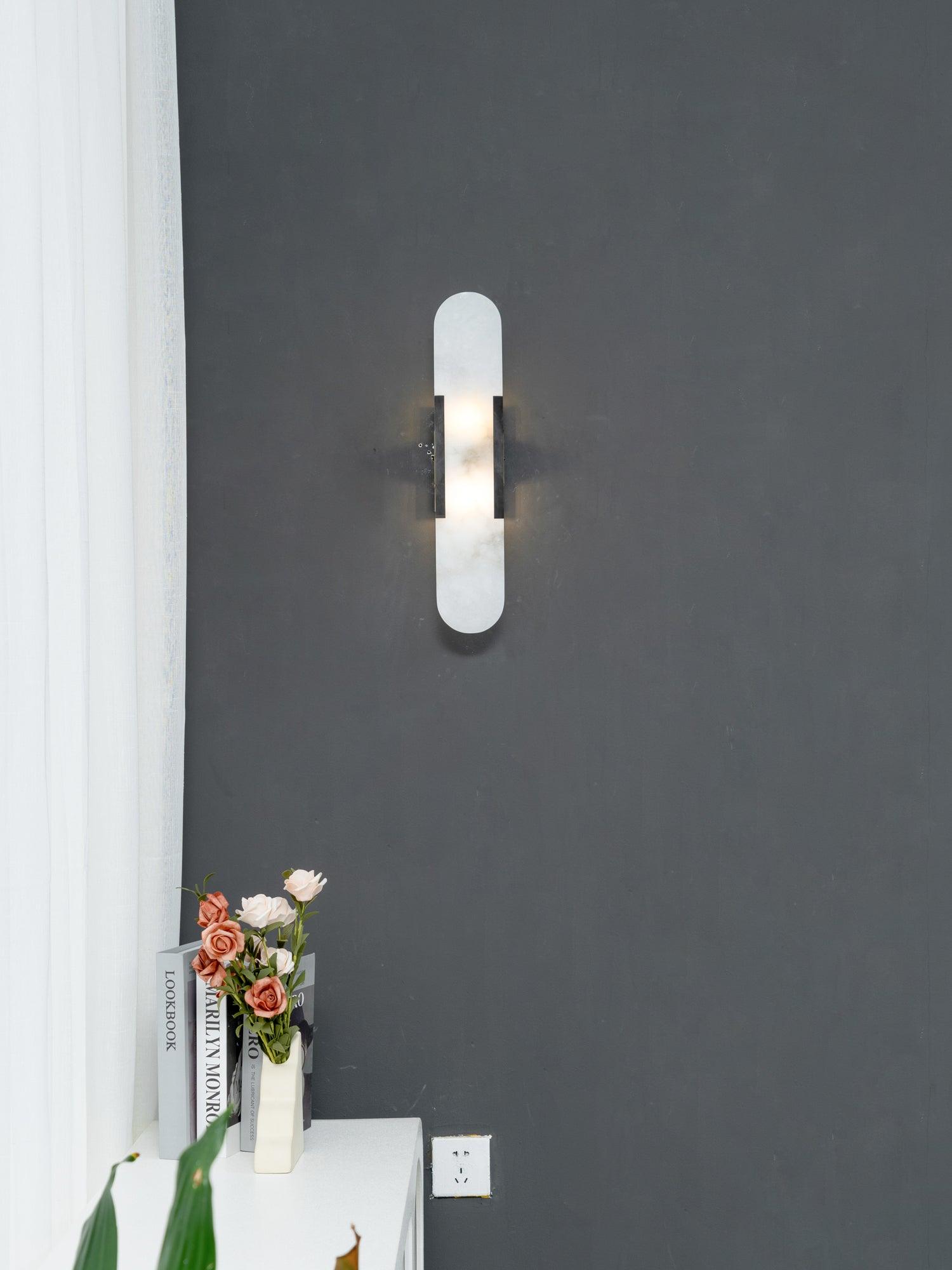 Elegant Melange - Handgjord Alabaster Vägglampa