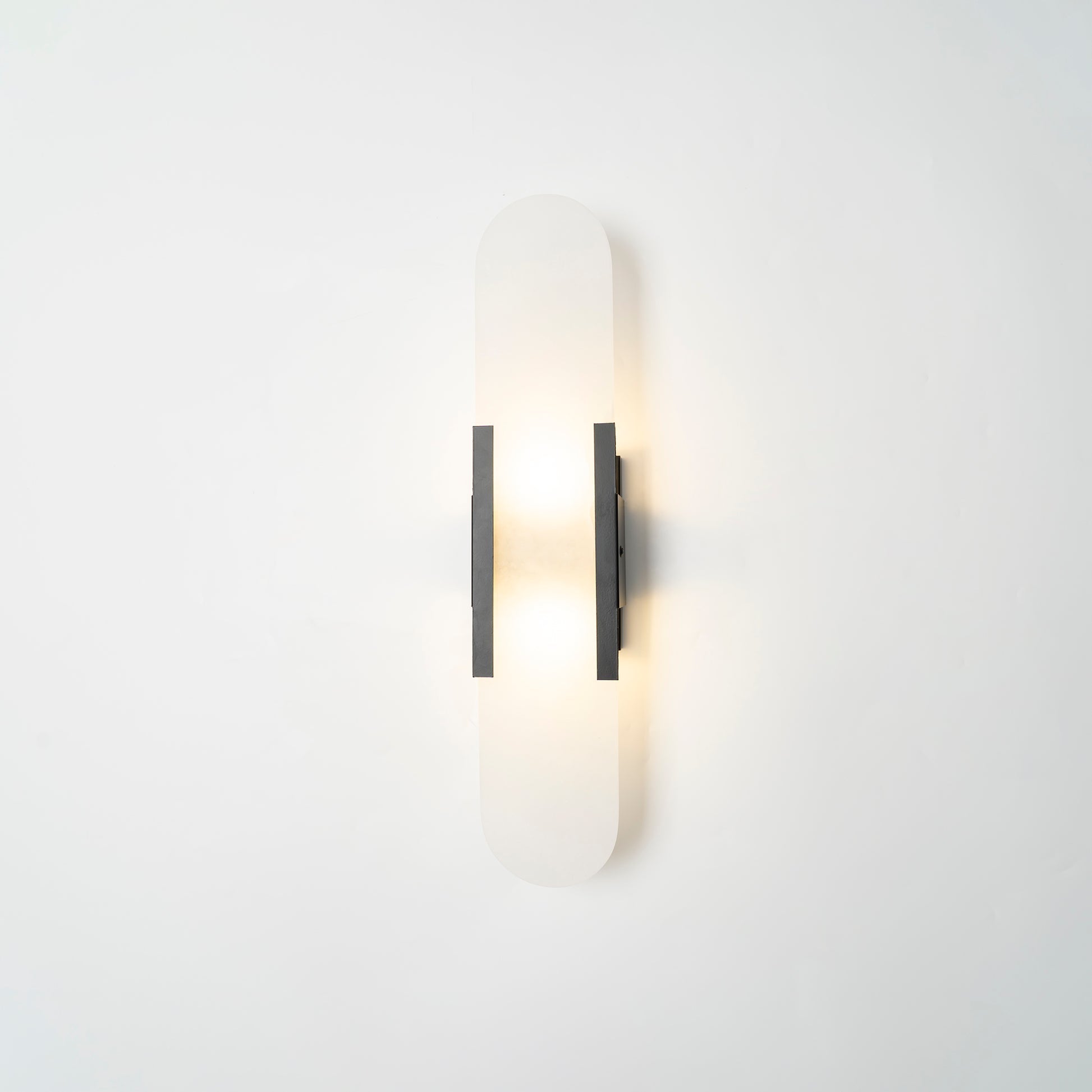 Elegant Melange - Handgjord Alabaster Vägglampa