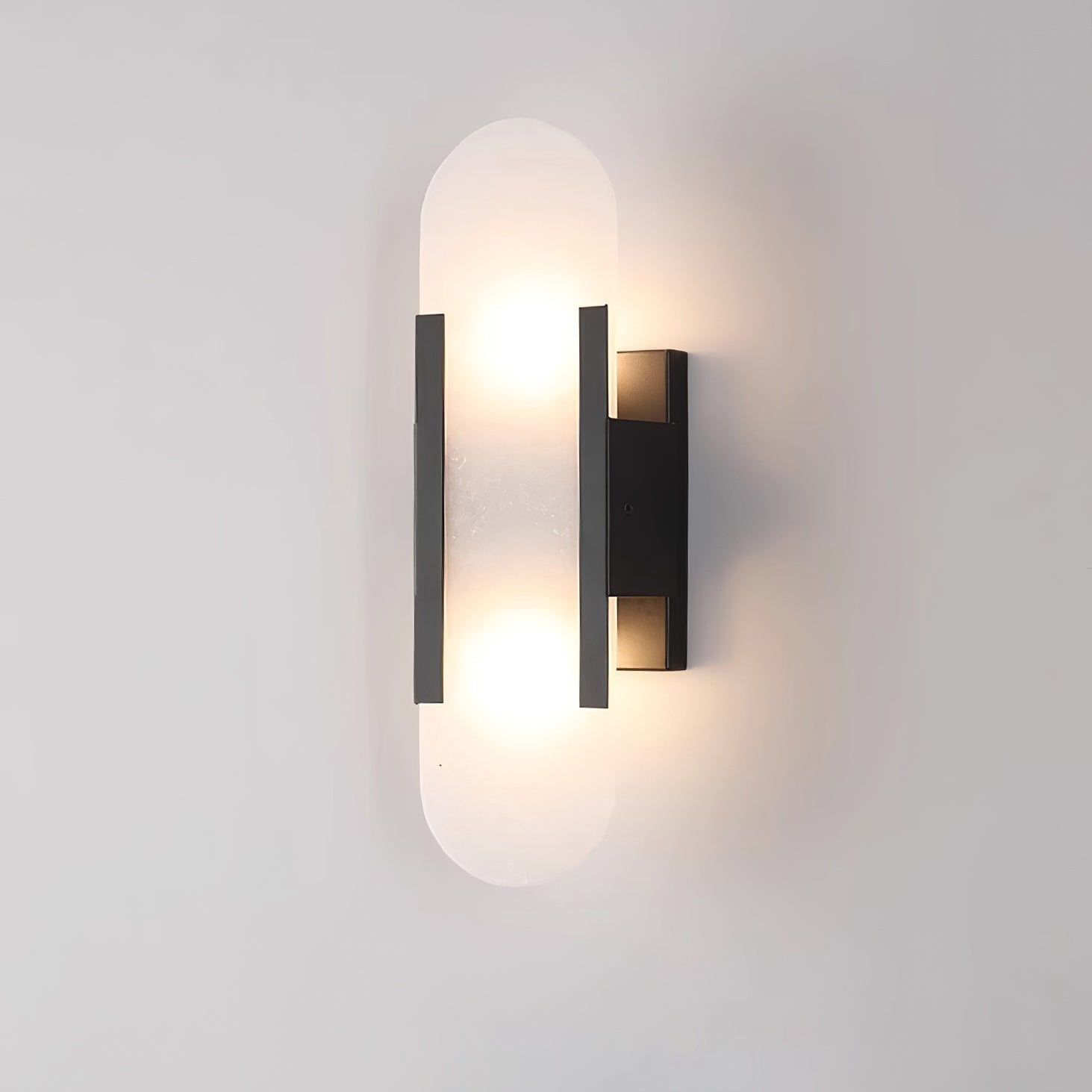 Elegant Melange - Handgjord Alabaster Vägglampa