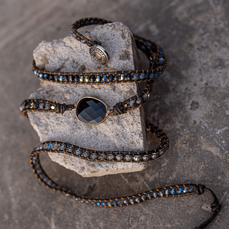 Lunara - Stylish Onyx Moon Bracelet with Protection