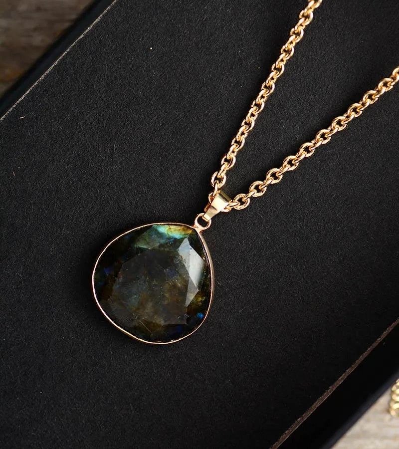 Refined Labradorite Drop Necklace with Luxurious Gold Finish - Elyria