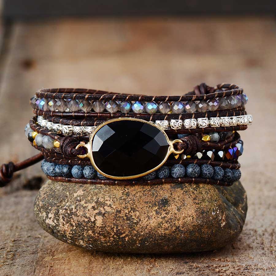 Lunara - Stylish Onyx Moon Bracelet with Protection
