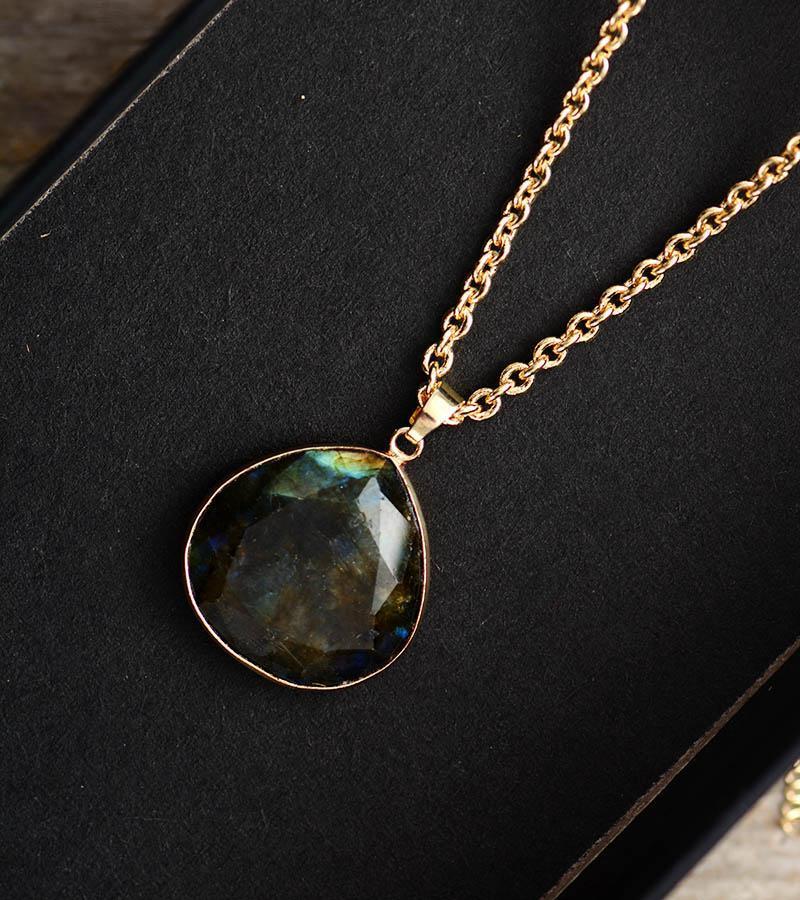 Labradorite Aura Necklace - Elegant Energy Jewelry