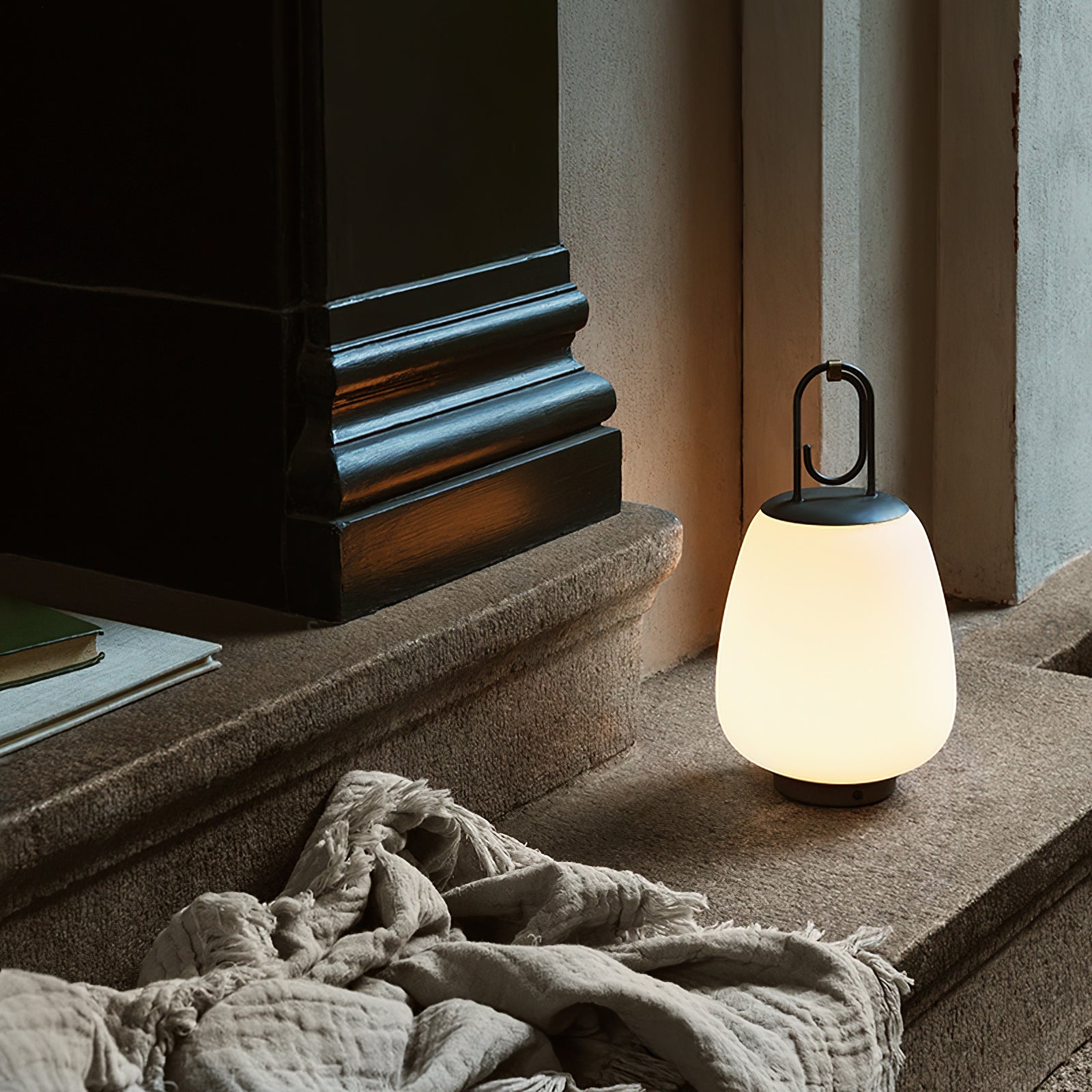 VintageGlow Lantern - Wire Lamp with Luxurious Design