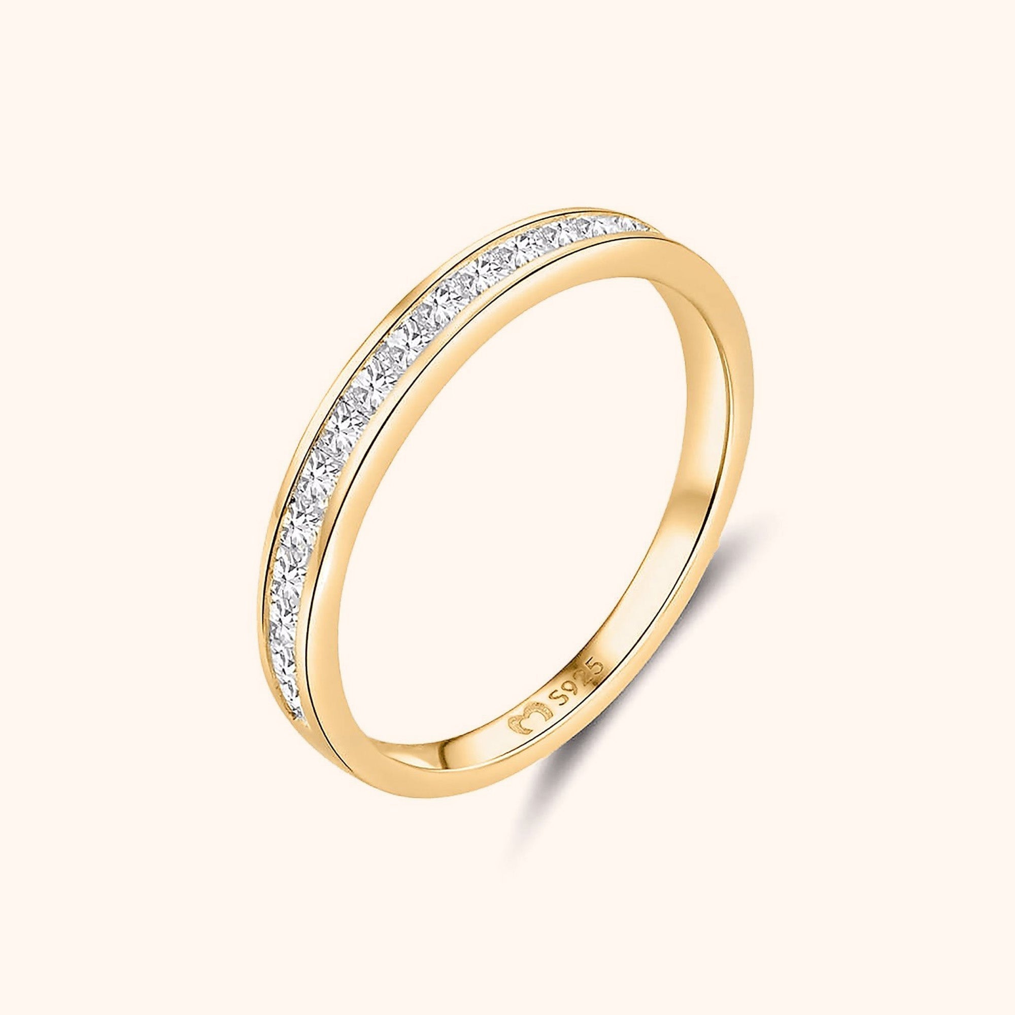 Elegant Amelia Zirconia Ring - A Timeless Addition