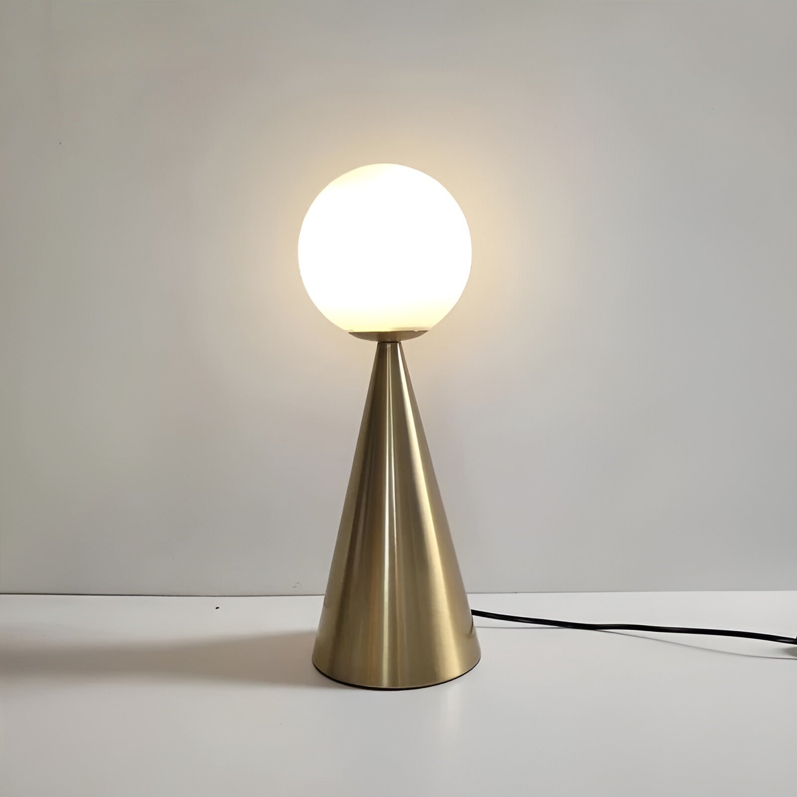 Elegant Gold Table Lamp - Luxurious Lighting for Your Interior