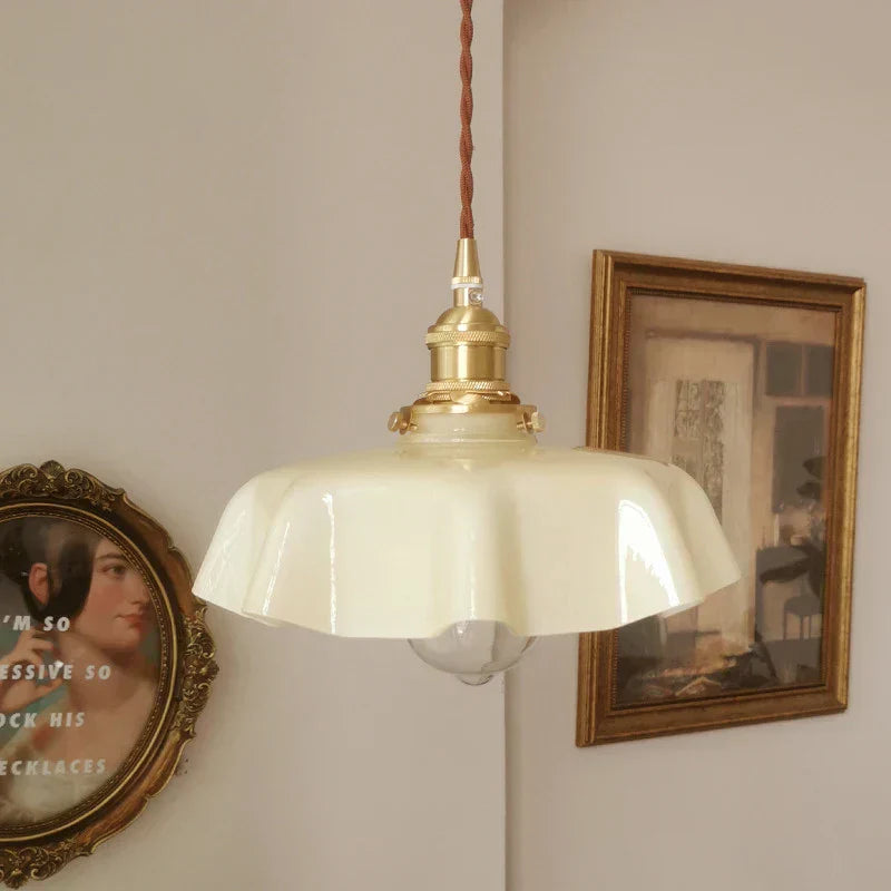 ClassicGleam – Luxurious Brass Pendant Lamp for Timeless Atmosphere