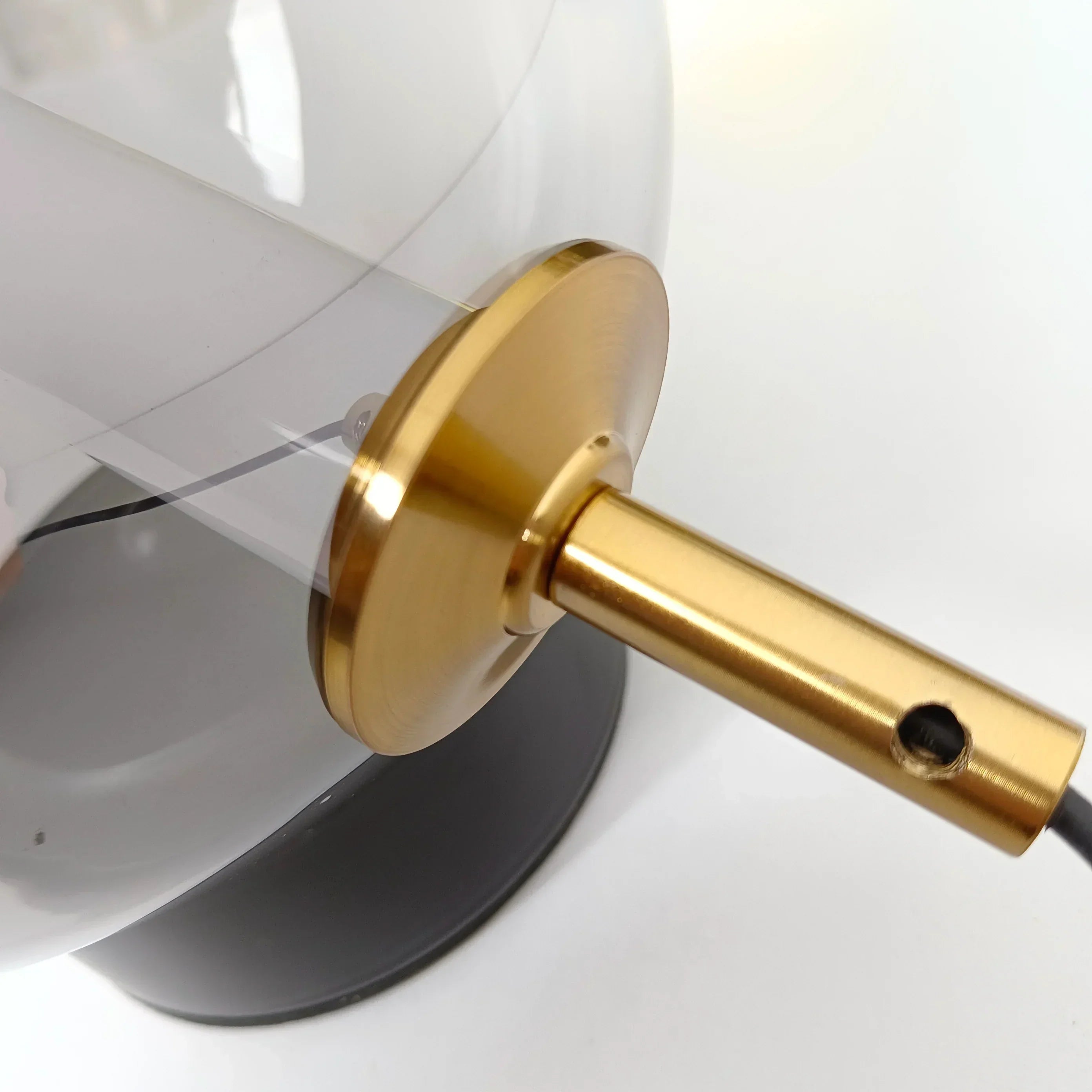 Retro Glass Table Lamp with Warm Glow - Timeless Elegance