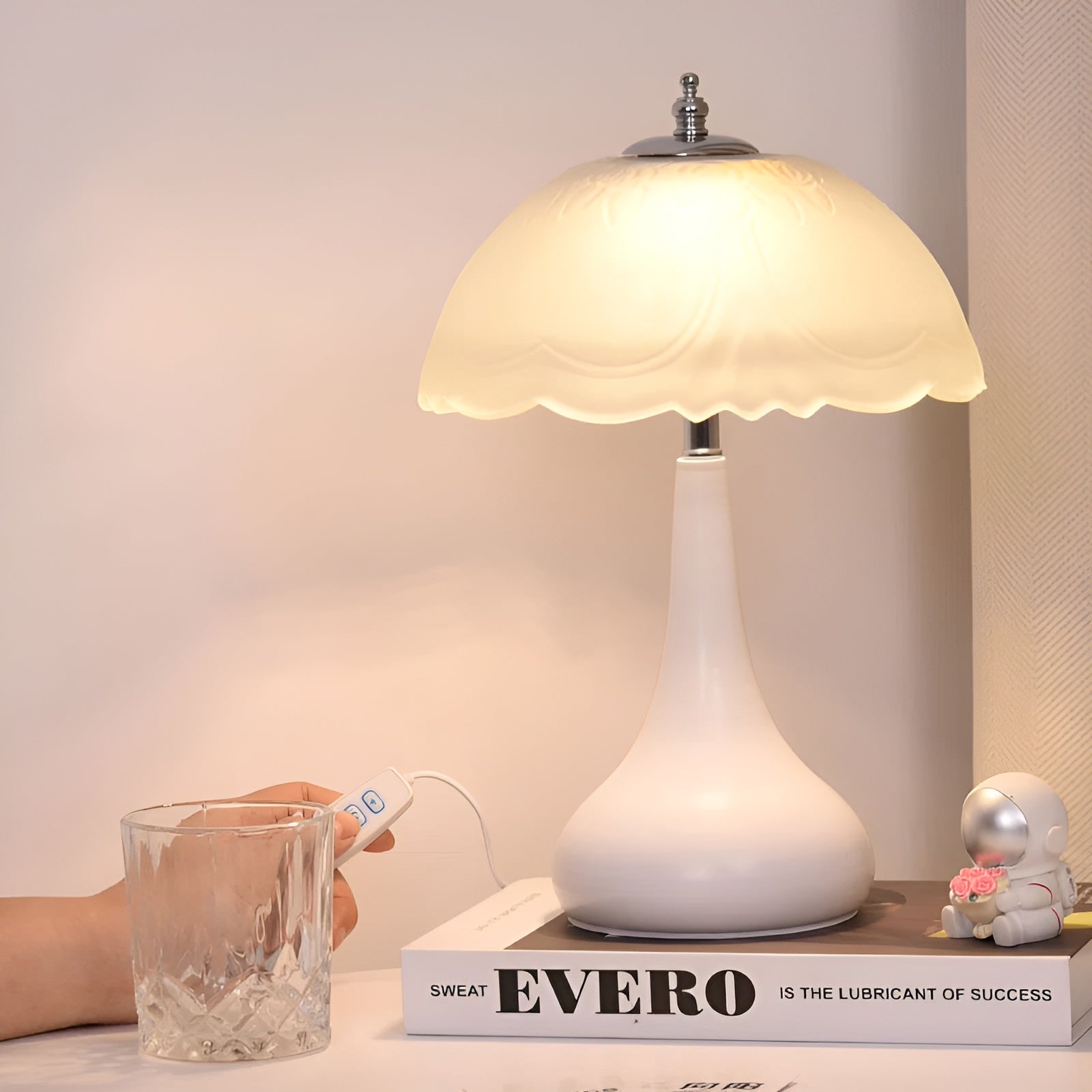 Eleganza Luxe Desk Lamp – Timeless Toad Shape with LED Dimming Function in Soft Colors