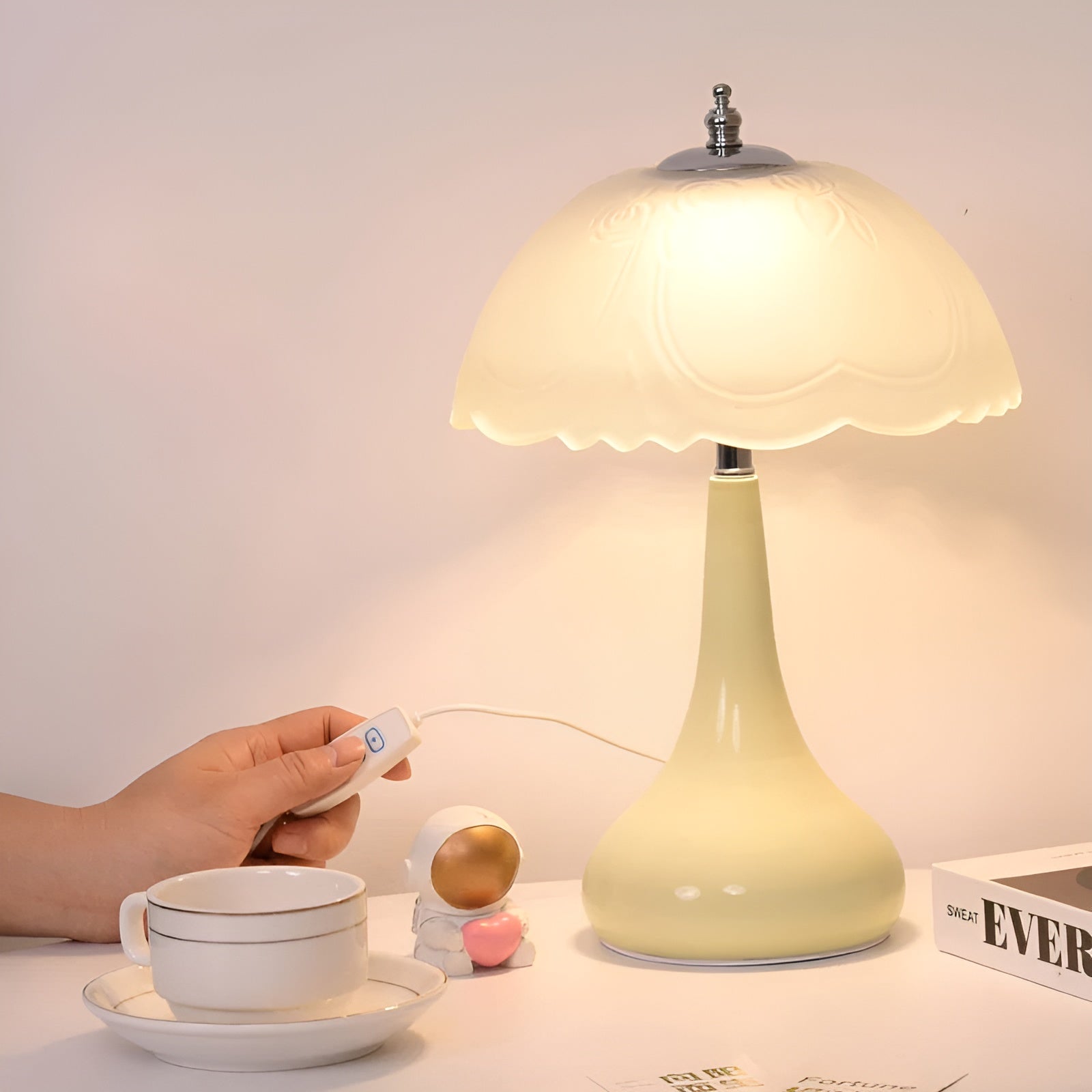 Eleganza Luxe Desk Lamp – Timeless Toad Shape with LED Dimming Function in Soft Colors