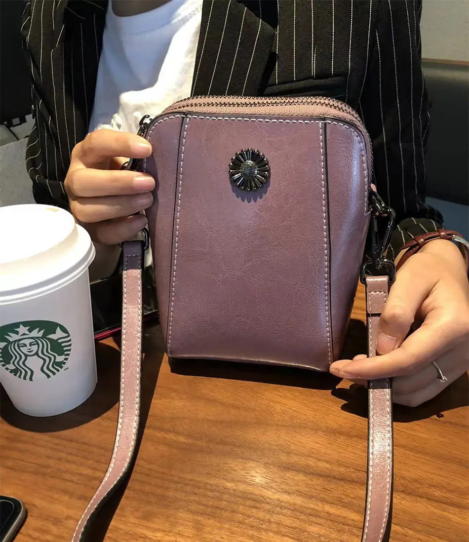 LeatherVibe - Elegant Leather Crossbody Bag