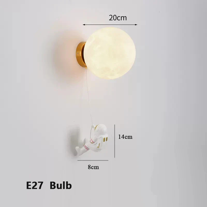 LunarGlow Wall Lamp - Moon-Shaped Astronaut Lighting