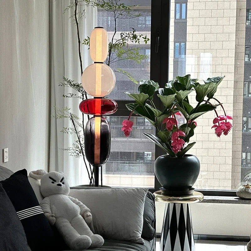 ChromaLuxe - Designer Golvlampa med Färgaccenter för en Sprudlande Atmosfär