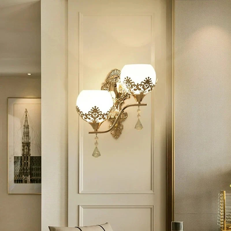 LuxeGlow - Golden LED Wall Lamp for Atmospheric Lighting