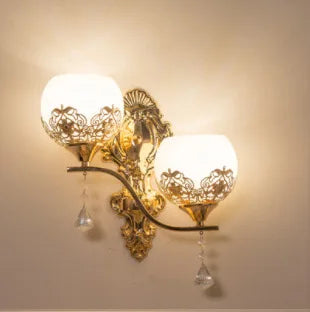 LuxeGlow - Golden LED Wall Lamp for Atmospheric Lighting