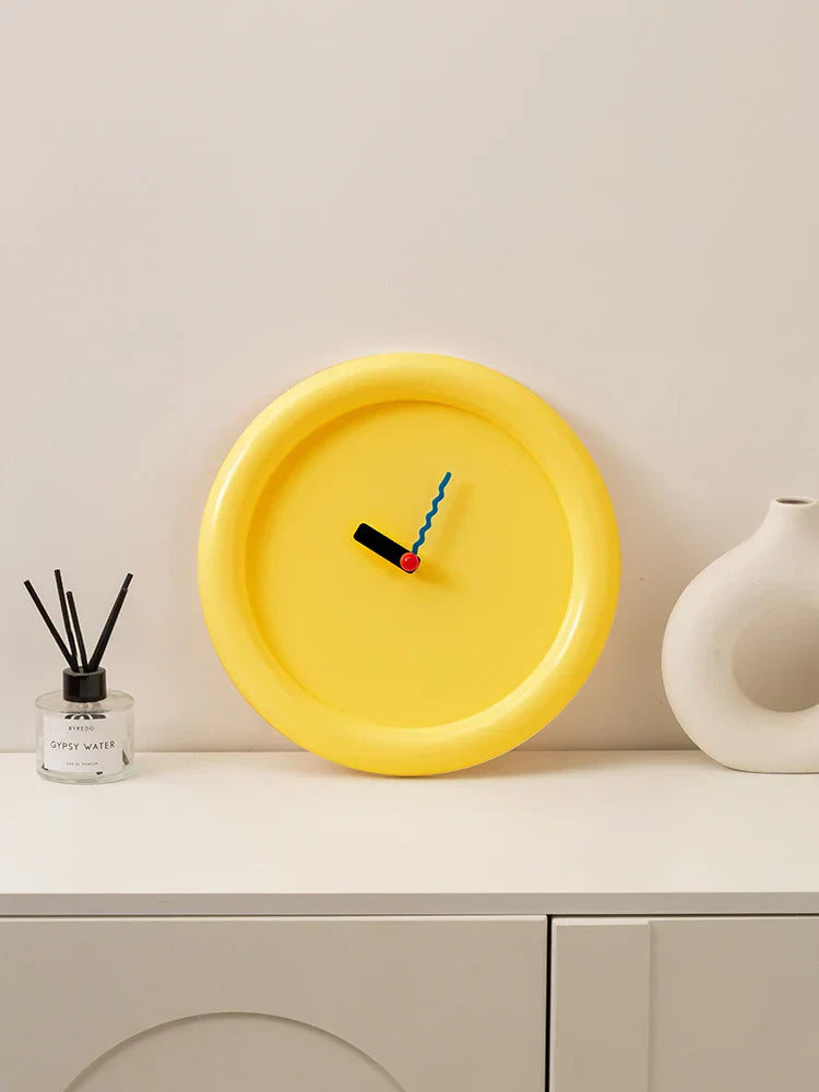EpeiusHome – Memphis Wall Clock for Elegant Rooms