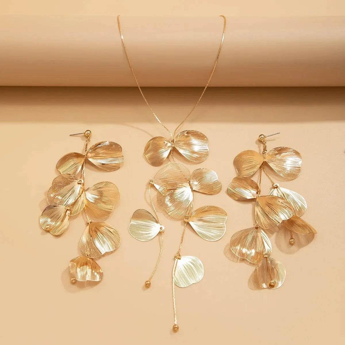 LeafElegance Set - Leaf Pendant and Earrings