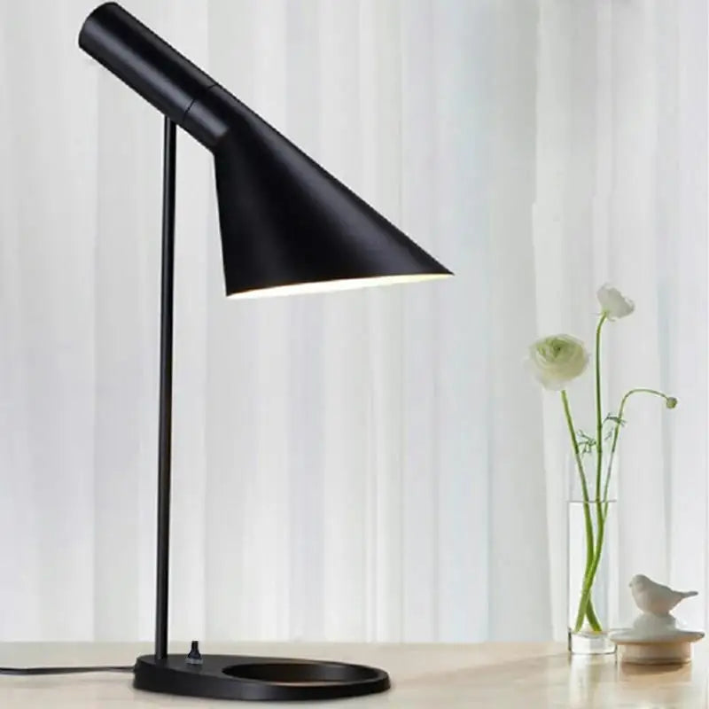 ChicLume - Lyxig Bordslampa med Justerbar Design