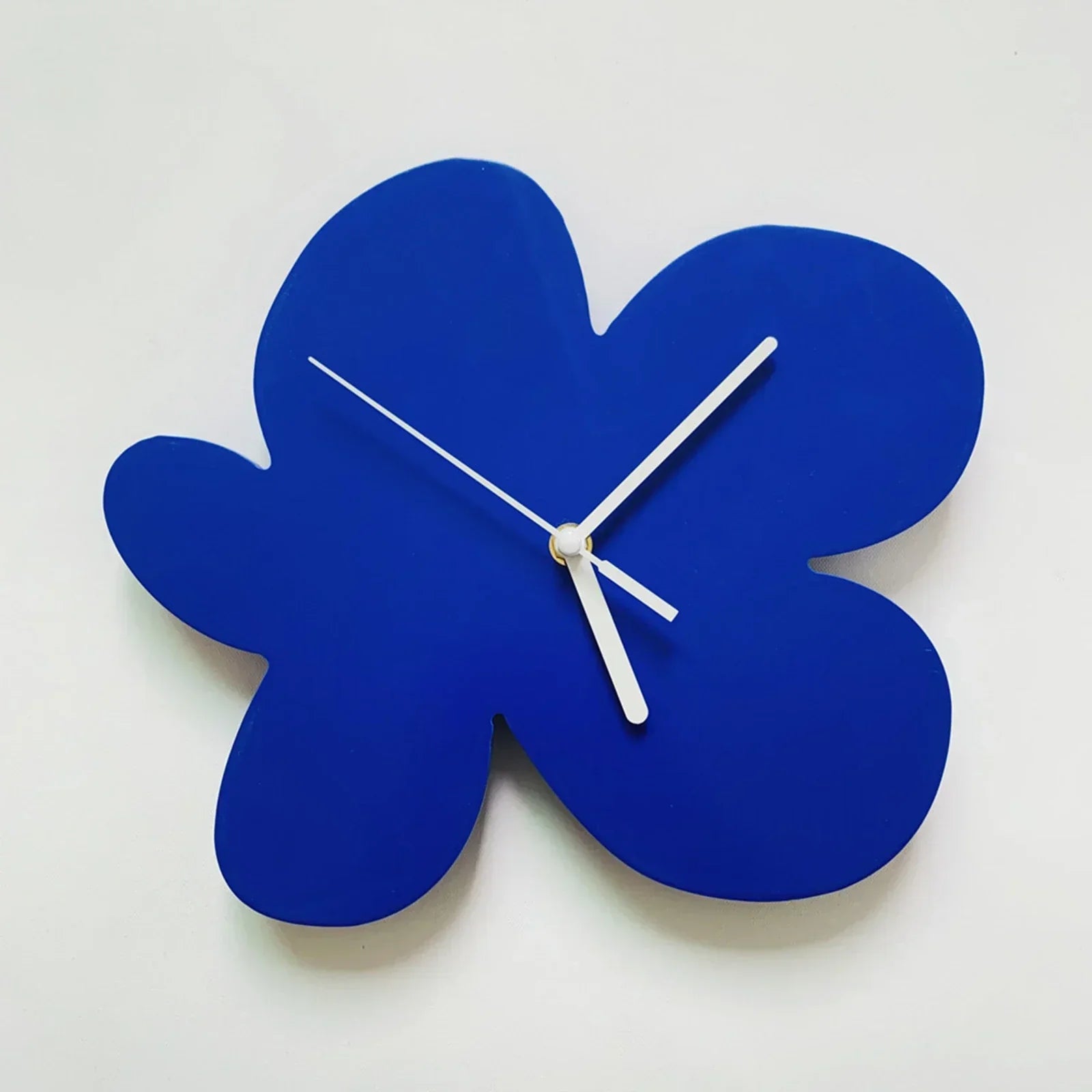 PetalTime - Elegant Flower-Shaped Wall Clock for Home Decor