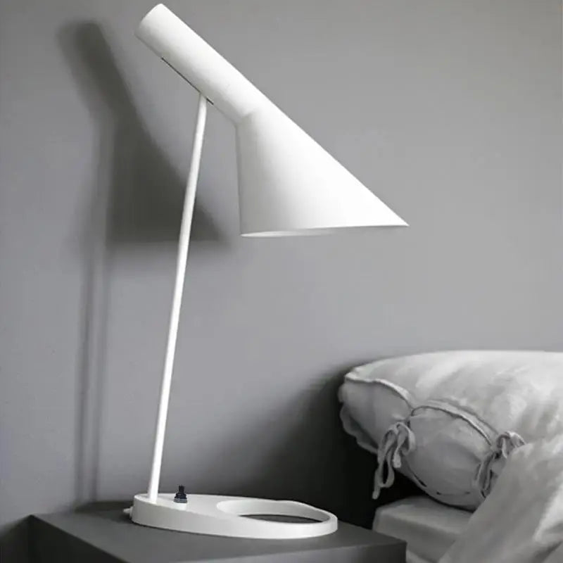 ChicLume - Lyxig Bordslampa med Justerbar Design