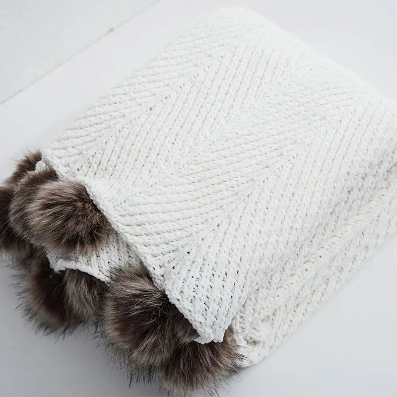 HeartCozy Throw – Luxurious Chenille Cushion with Heart Puffs