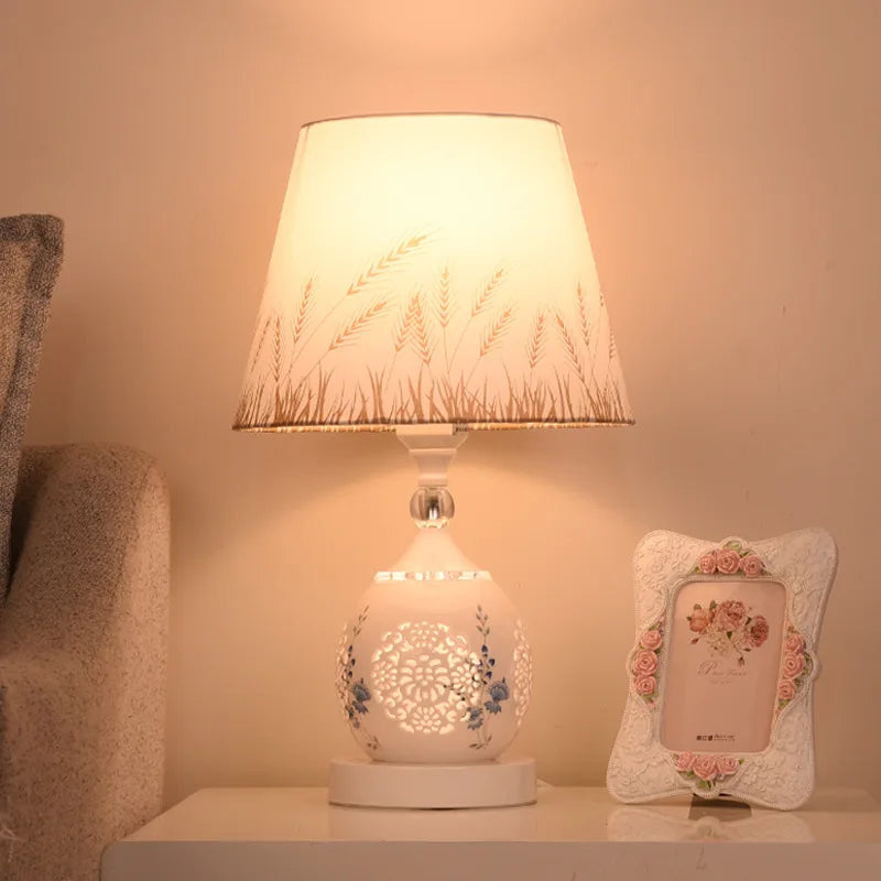 CrystalGlow - Elegant Bordslampa i Kristallglas