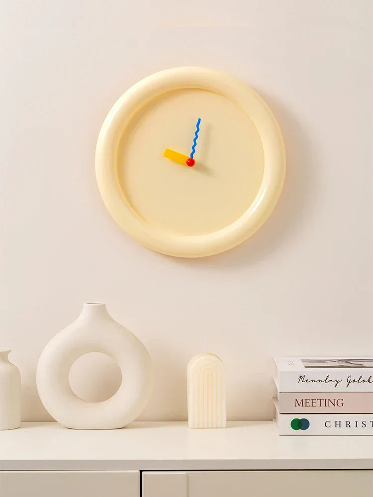 EpeiusHome – Memphis Wall Clock for Elegant Rooms